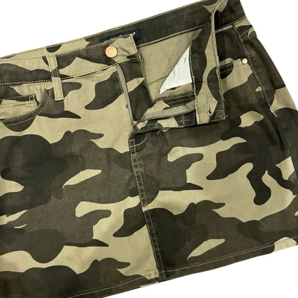 Celebrity Pink camo mini skirt Size 1/25